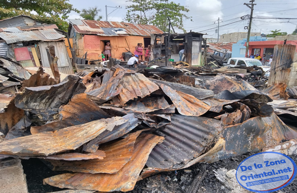 Voraz incendio reduce a cenizas 12 humildes viviendas en el sector Las ...